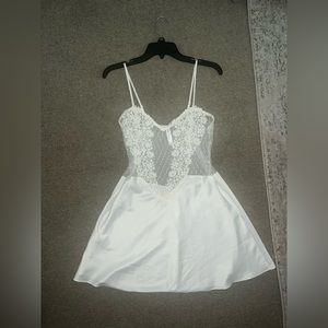Flora Nikrooz Showstopper Chemise - Size Medium.